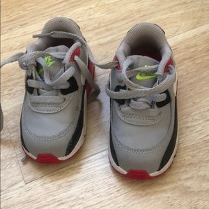Unisex boy/girl nike sneakers